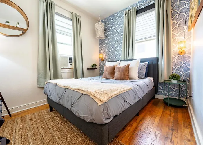 Bloom And Relax Historic 1br In Downtown