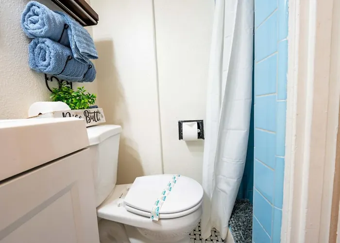 Bloom And Relax Historic 1br In Downtown