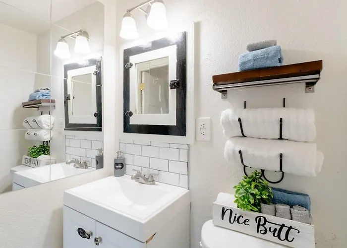 Bloom And Relax Historic 1br In Downtown Apartment